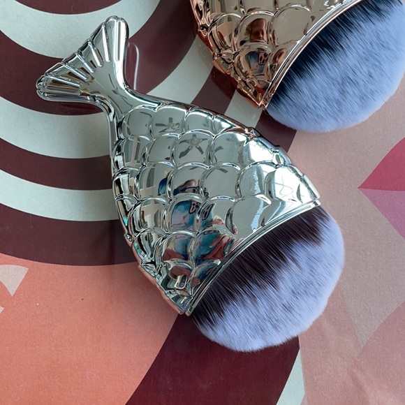 ❣️HOST PICK❣️ Set of two Mermaid Tail Cosmetic Brushes NWT - Picture 4 of 4